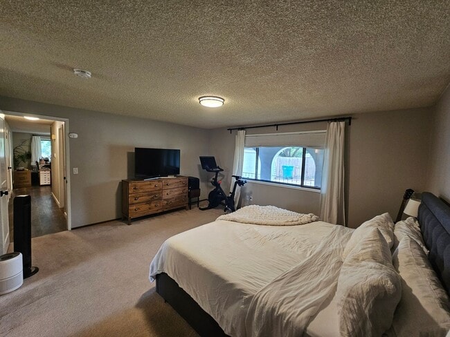 Building Photo - Beautifully Remodeled Home in the Valley