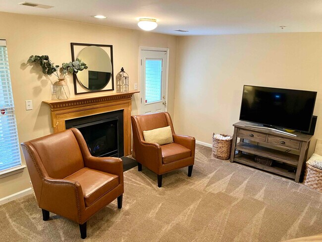 Building Photo - 595 Coach Hill Ct