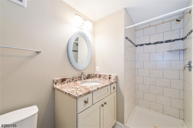 Building Photo - 64 Kent Pl Blvd