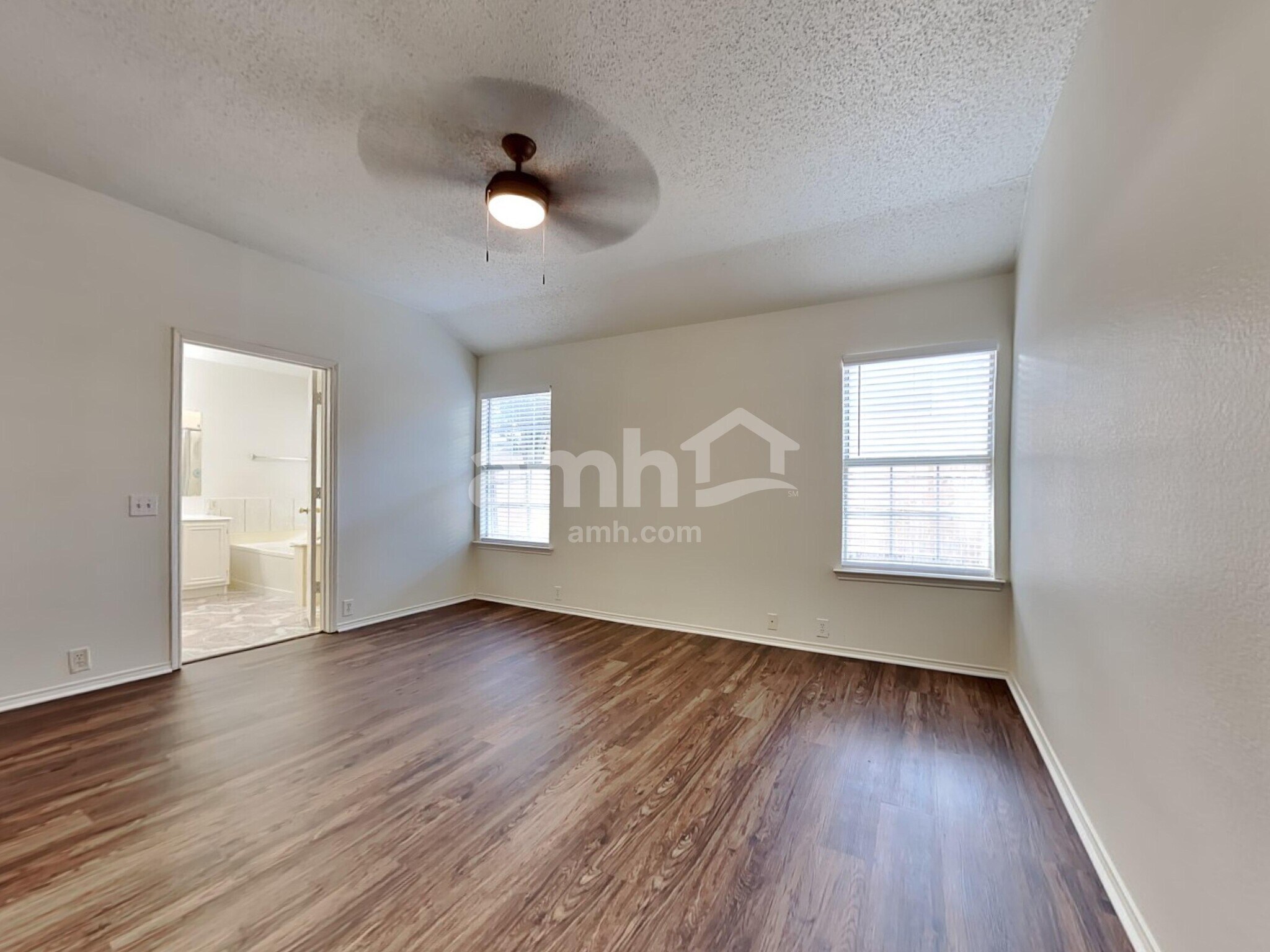 Building Photo - 8520 Auburn Dr