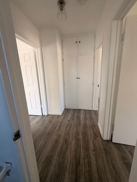 Building Photo - 760 1/2 S Hillview Ave