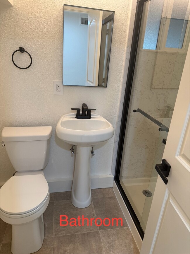 Building Photo - 731 Valota Rd