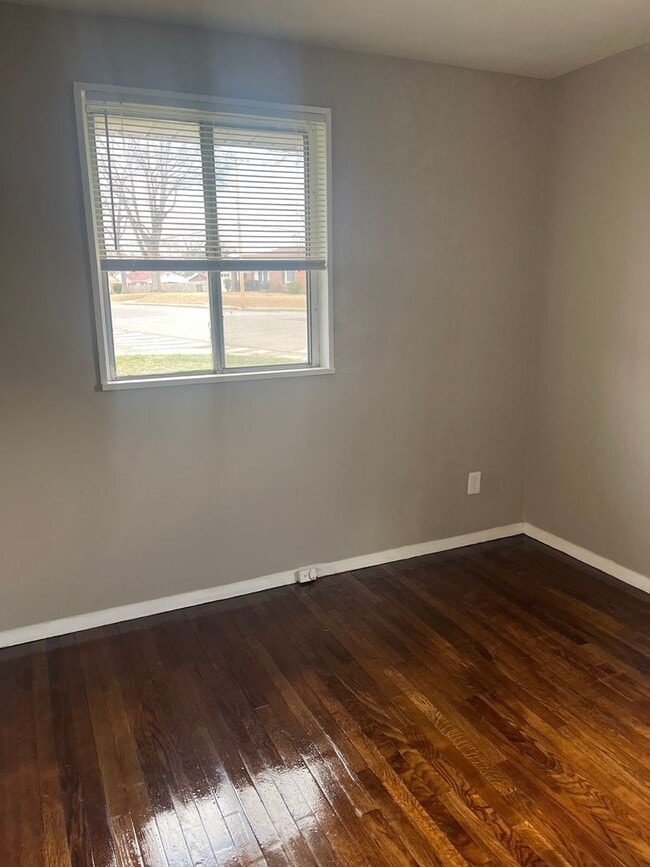 Building Photo - Newly updated 3-bedroom, 2-bath home - Open To Section 8