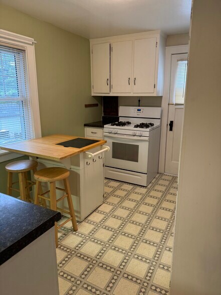 Building Photo - 1257 Elm Lawn St