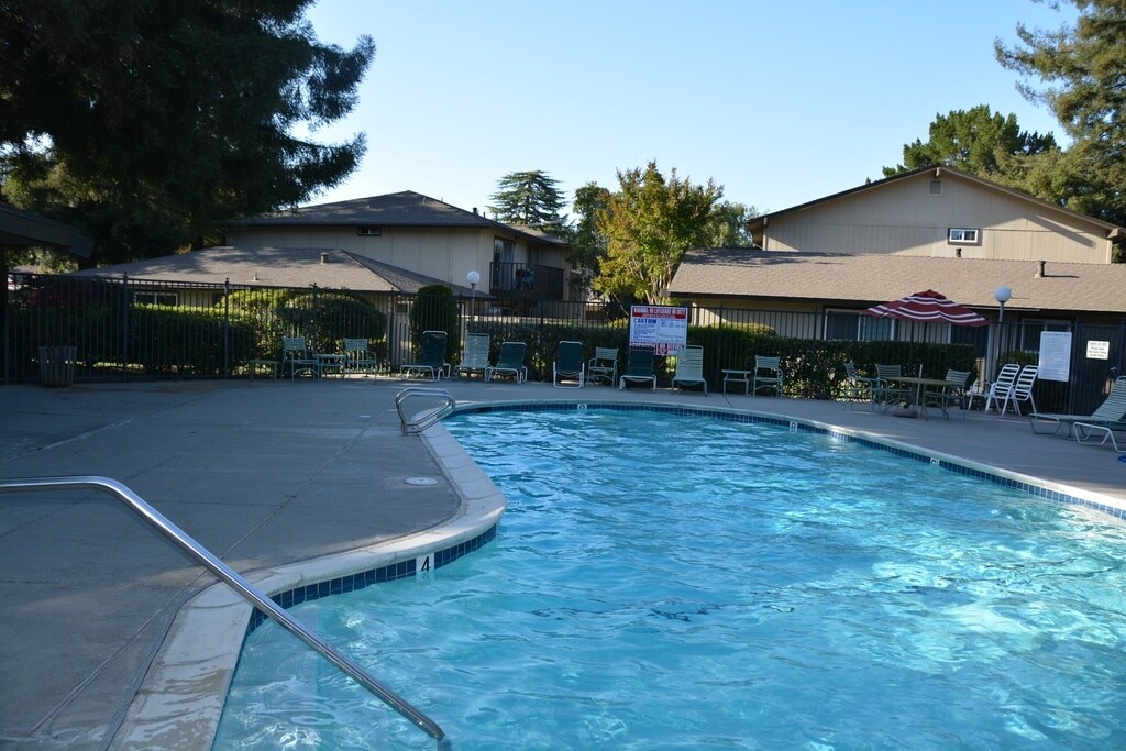Heated pool - 88 Flynn Ave