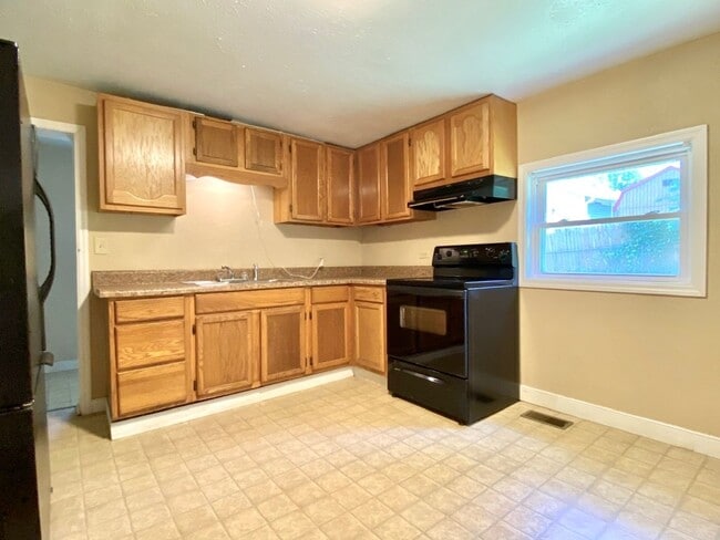 Building Photo - Cozy West Asheville Home with Fence