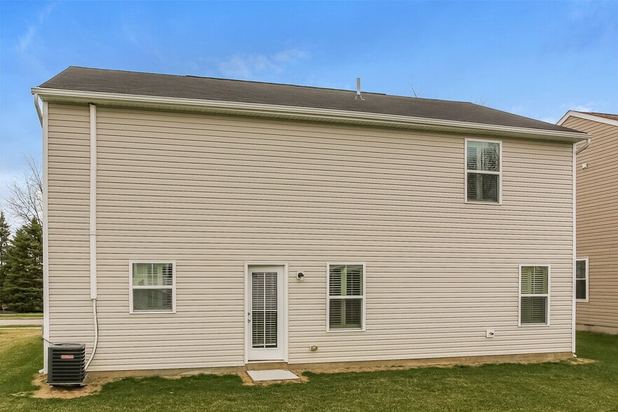 Building Photo - 4151 Swallowfield St