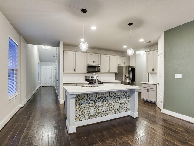 Building Photo - 5826 Aviano Rd
