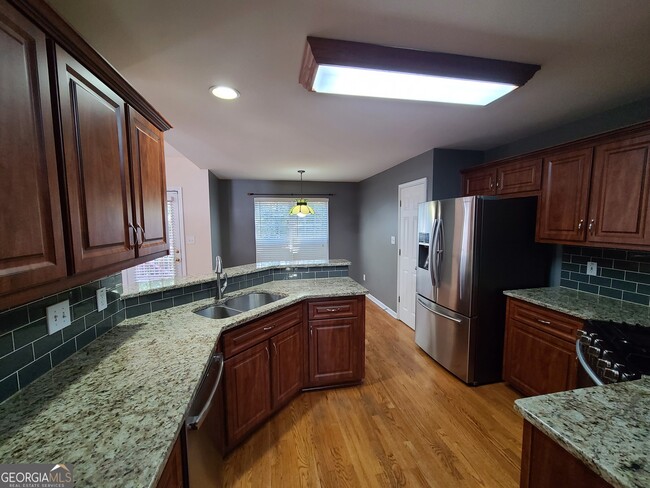 Building Photo - 225 Vinestone Ct