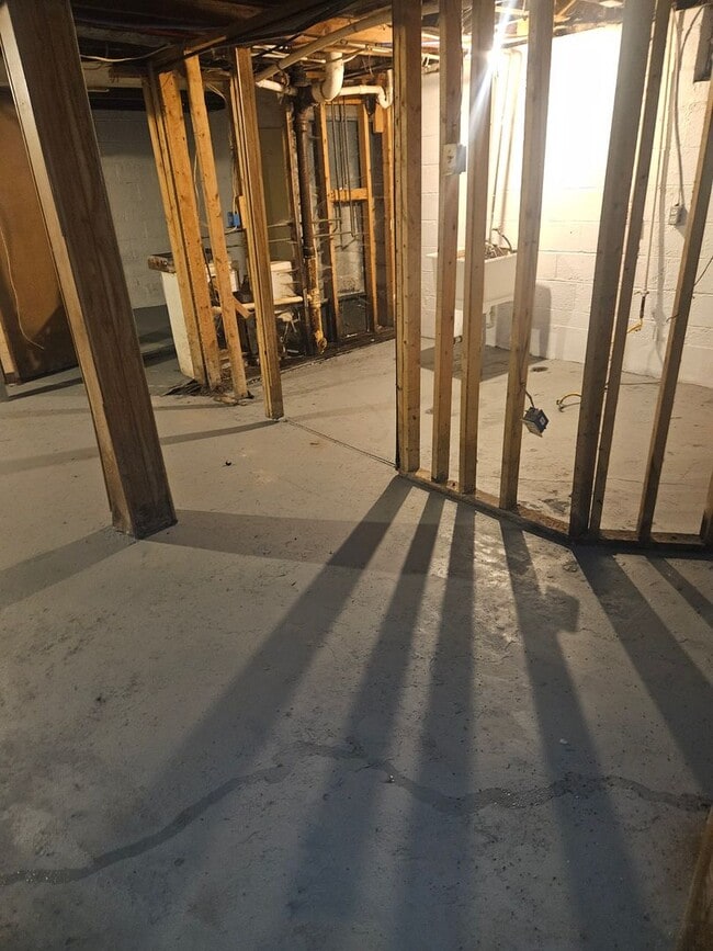 Building Photo - 3 Bedroom 1 Bath Ranch