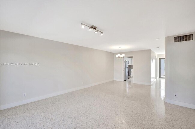 Building Photo - 2190 NE 51st Ct
