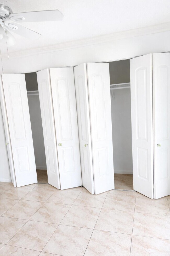 Building Photo - 42 Canterbury E