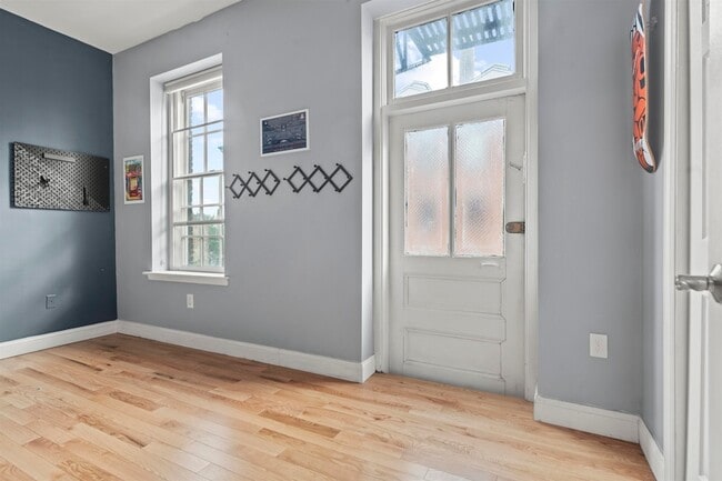 Building Photo - 187 Wayne St