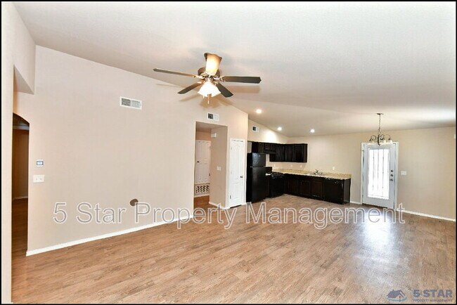 Building Photo - 916 Villa Seca Dr