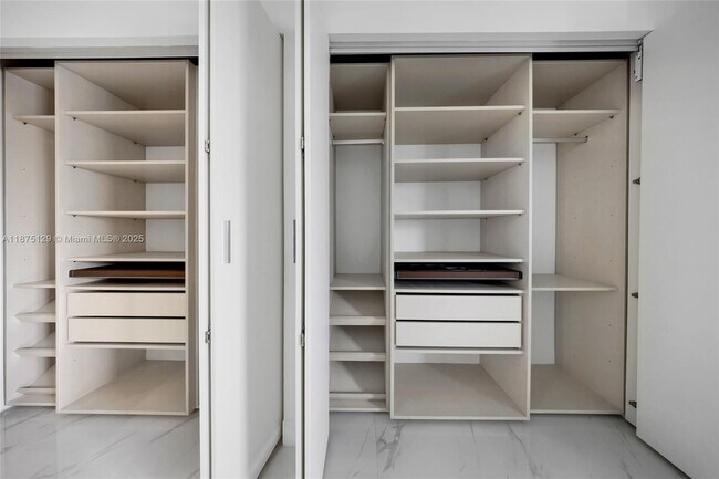 Building Photo - 700 NE 24th St