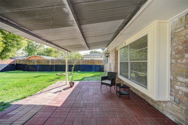 Building Photo - 6227 S Pinesap Dr