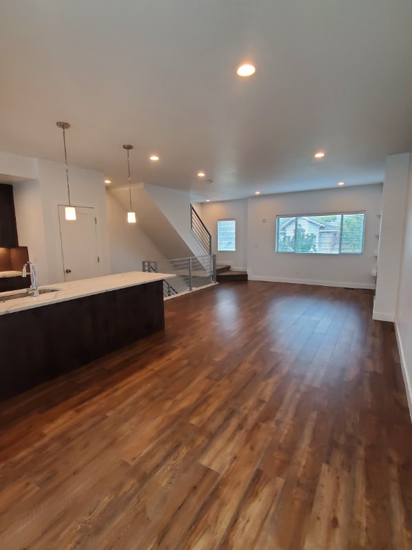 Building Photo - 2183 525 W