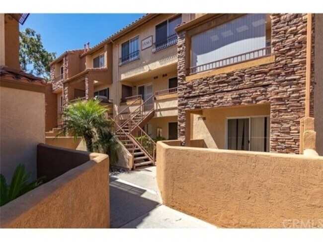 Building Photo - RB 1 Br 1 Bath Granite Kitchen Luxury Condo $2400 Avail July 1st