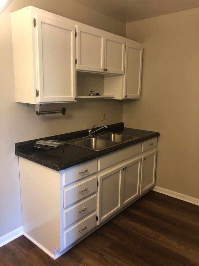 Building Photo - Walk to Vandy and Hillsboro Village, 1 Bed...