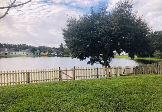 Building Photo - Beautiful 3BR/2BA Waterfront Home
