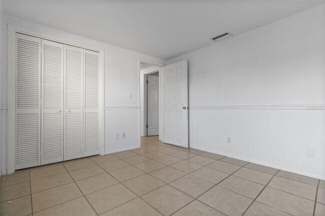 Building Photo - 3327 Garfield Dr