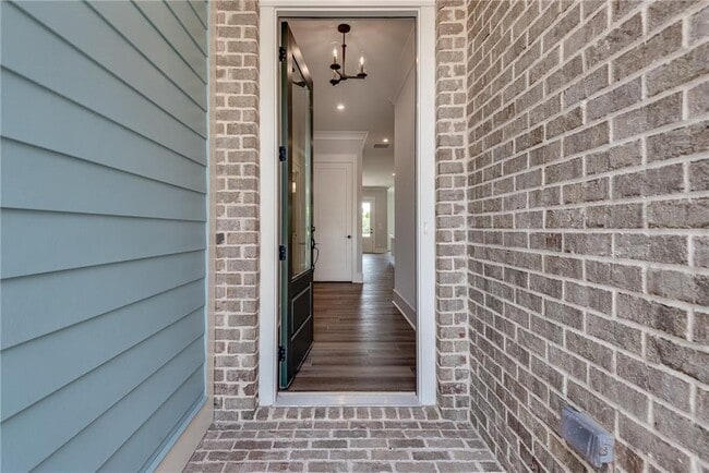 Building Photo - 435 Maplewood Dr