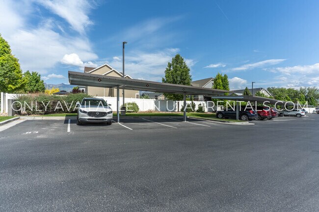 Building Photo - 1906 N Geneva Rd