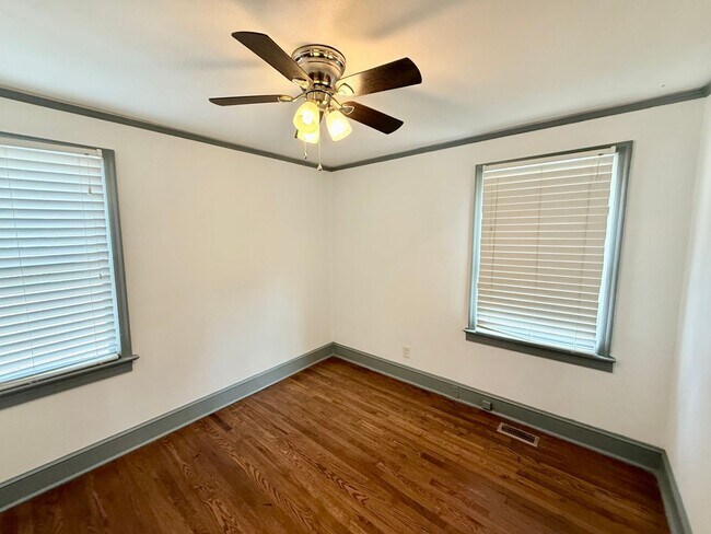 Building Photo - 3BR Normaltown Charmer