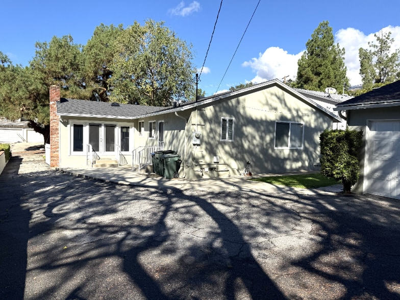 Building Photo - 1090 Pine Bluff Dr