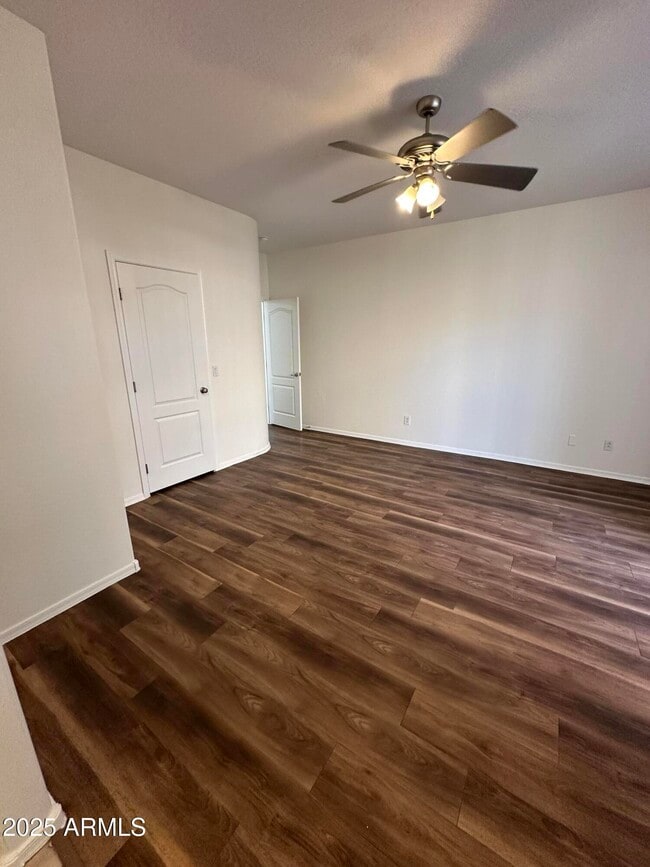 Building Photo - 1015 S Val Vista Dr