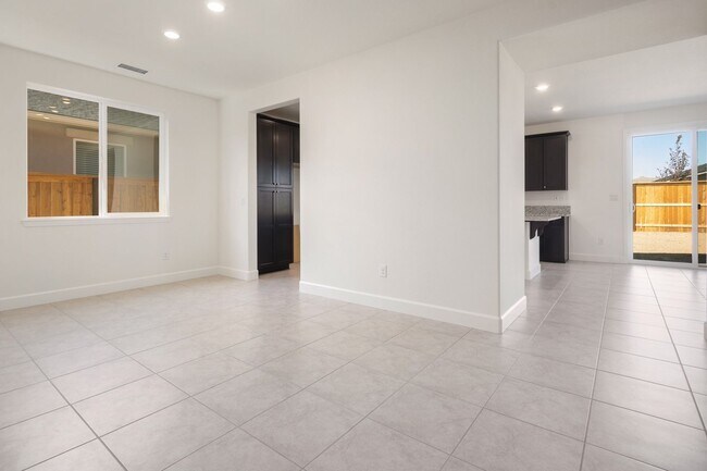 Building Photo - Newly constructed home in Golden Valley, 4...