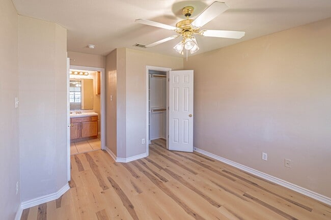 Building Photo - Available August 2026! 3 Bedroom 3 Bathroom Duplex with Fenced Yard!