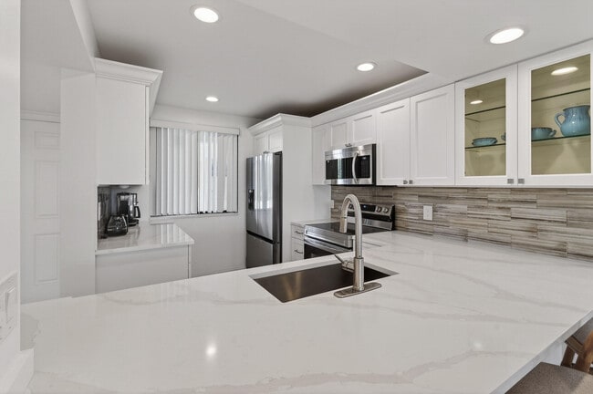 Building Photo - 301 S Seas Dr