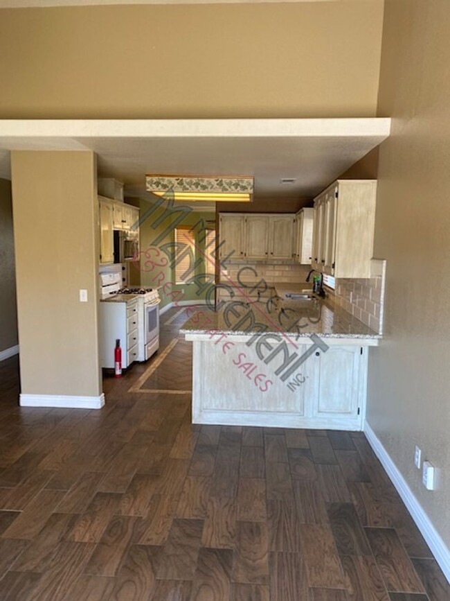 Building Photo - *** Move in Special $300.00 off first mont...