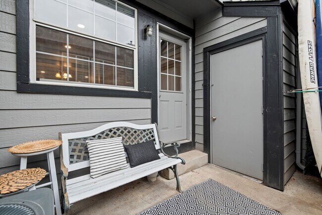 Building Photo - Charming 2BR Townhome in Denver