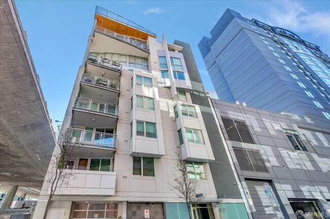 Building Photo - 69 Clementina St