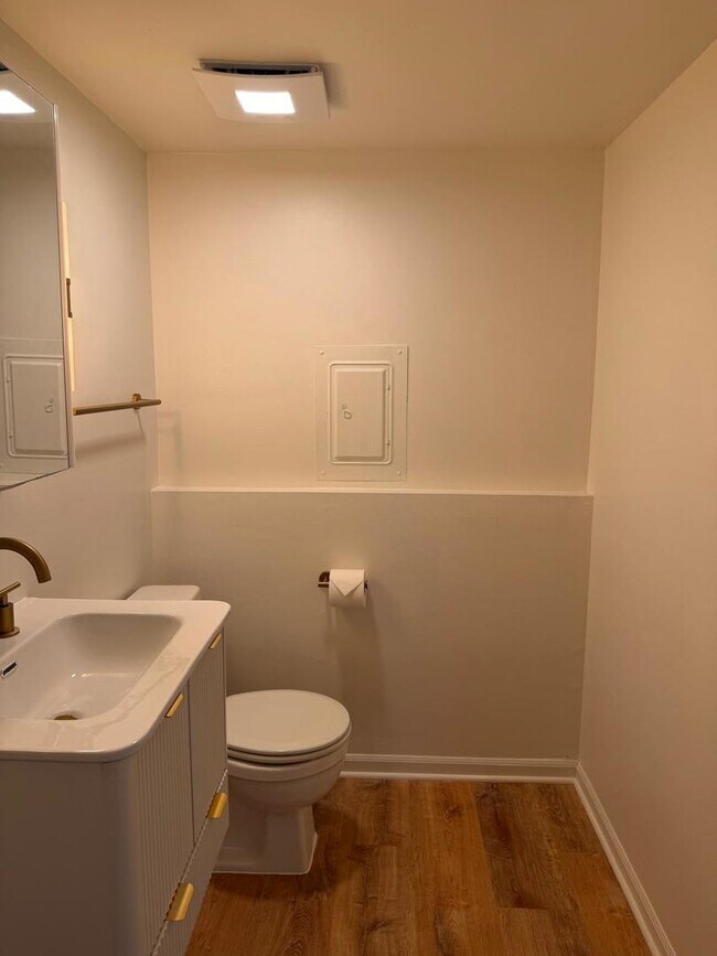 Building Photo - 136 Brookwood Ct