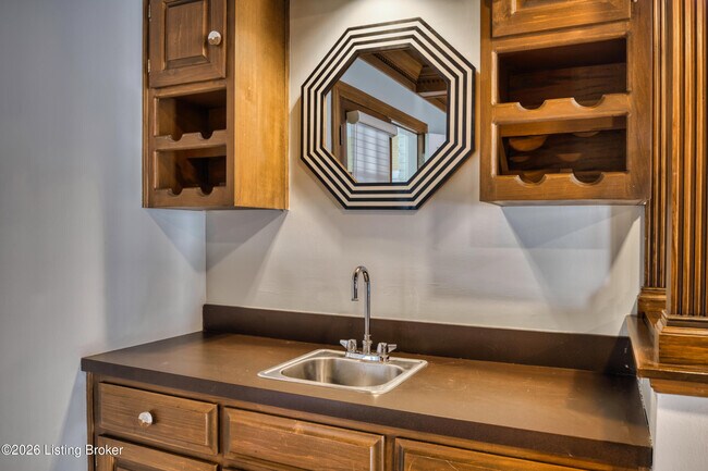 Building Photo - 711 Bedfordshire Rd