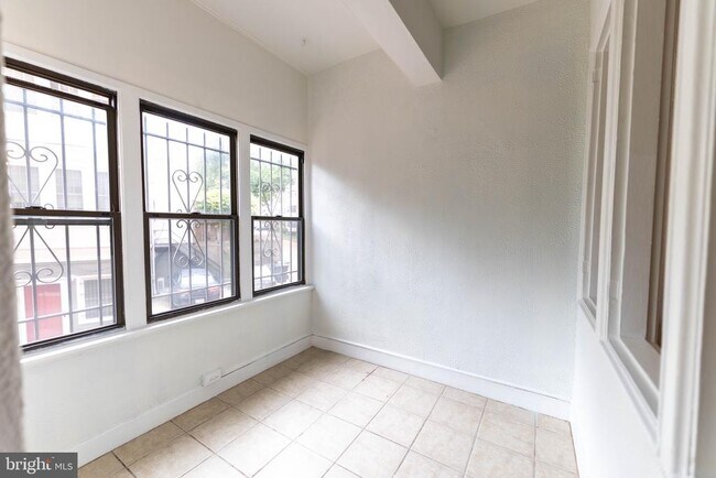 Building Photo - 2032 Belmont Rd NW