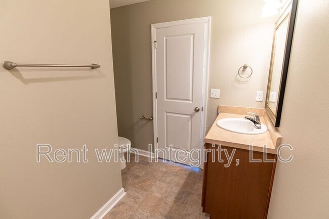 Building Photo - 2192-2206 Del Carmel Way