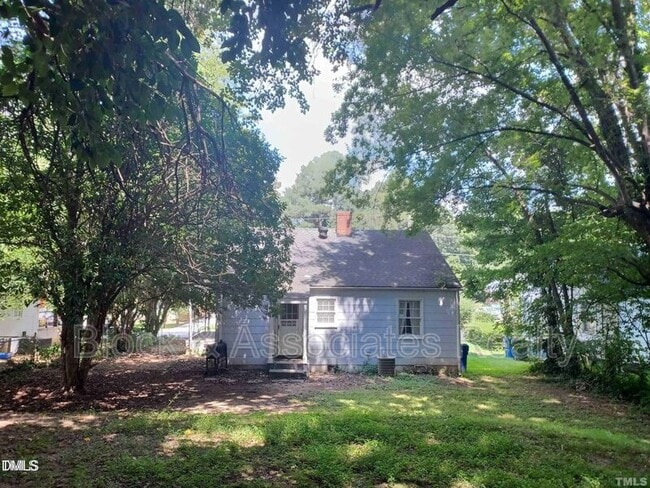 Building Photo - 706 Van Buren Rd