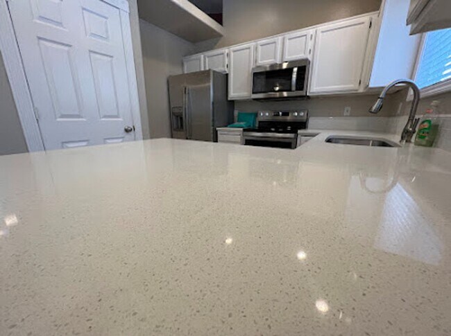 Building Photo - 3 Bedroom 2 Bath Home Close to Micron Available 4/20/26