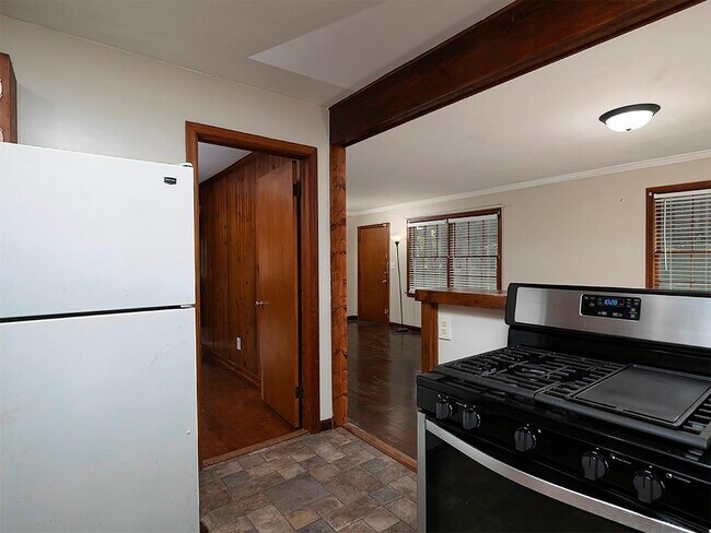 Building Photo - 858 Gaylemont Cir