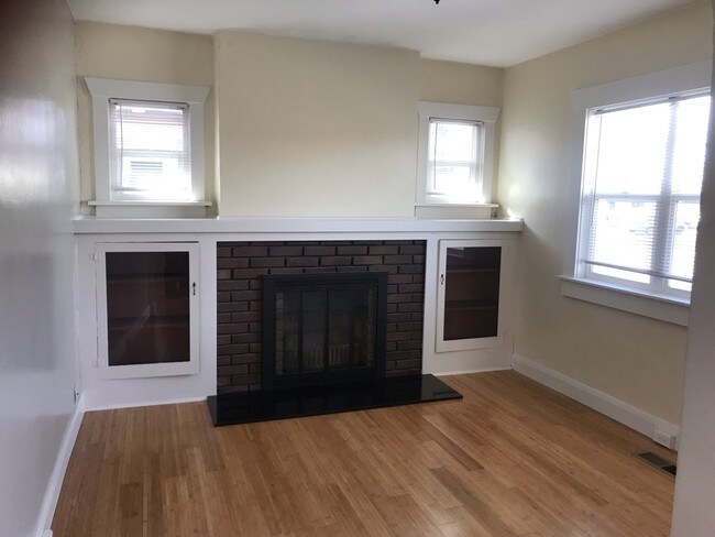 Building Photo - 554 E Commonwealth Ave