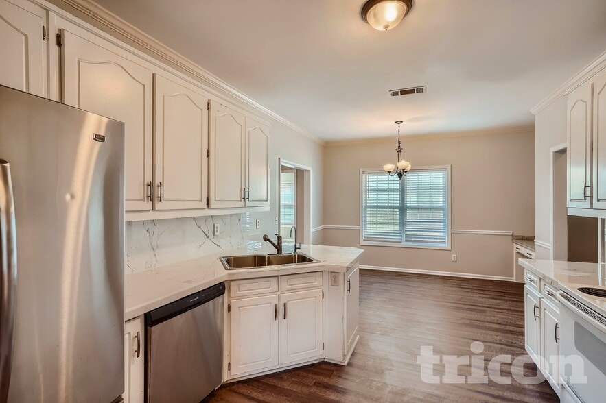 Building Photo - 326 Henderson Lake Dr SW