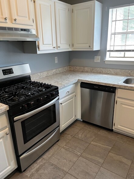 Building Photo - 122 Sycamore Ln