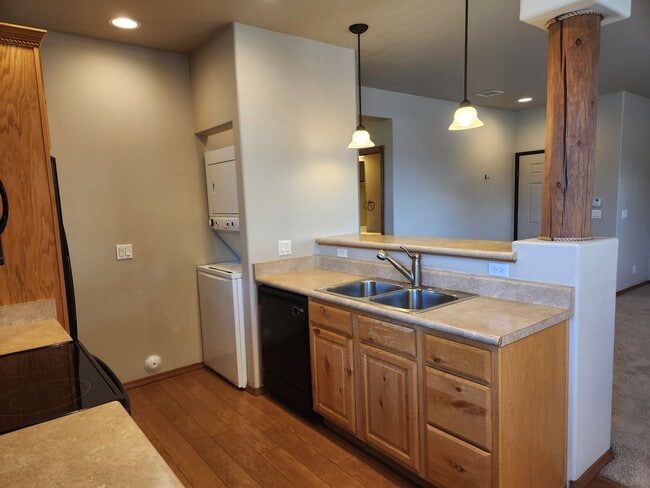 Building Photo - C8 - Bison Cove ~ 2 bed / 2 bath