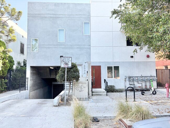 Building Photo - 6032 Romaine St