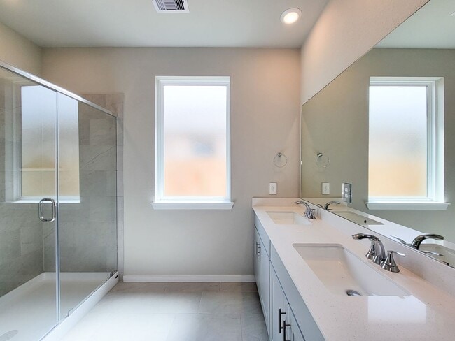 Building Photo - Single-story layout features a bright, open concept living area, dining space, and kitchen. Pebbl...