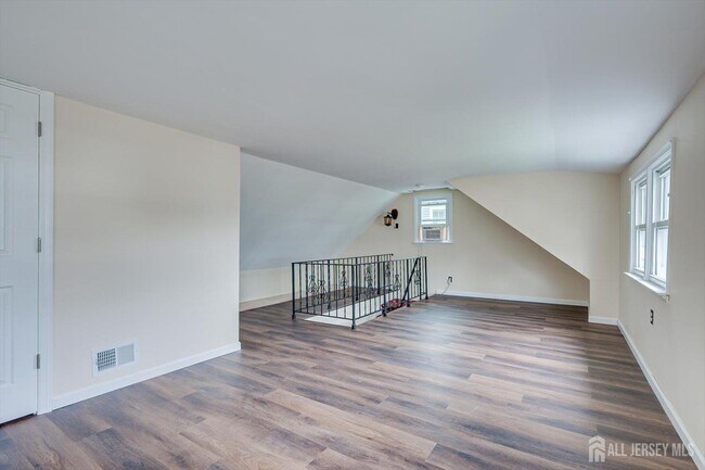 Building Photo - 25 Ellwood Rd